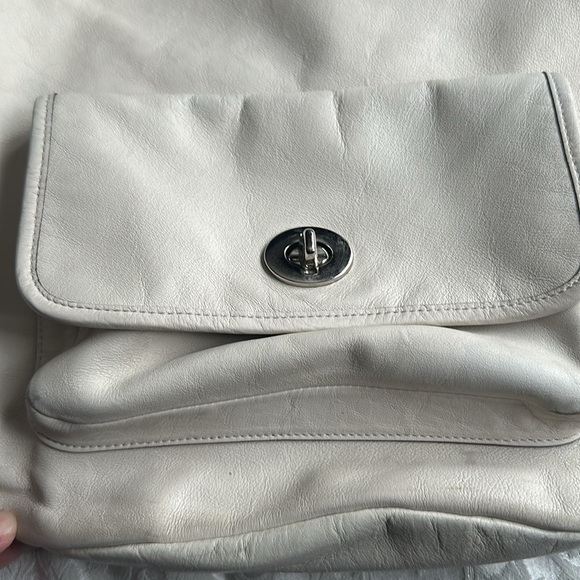 Nice Coach leather bag in cream. Good size with plenty  room - Picture 6 of 14